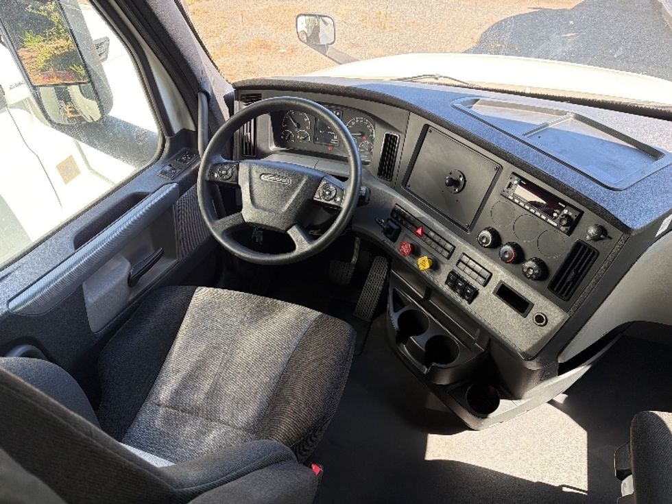 Sleeper Tractor-Heavy Duty Tractors-Freightliner-2022-T12664ST-Charlotte-NC-495,014\n\t\tmiles-$ 76,250 - Image 10