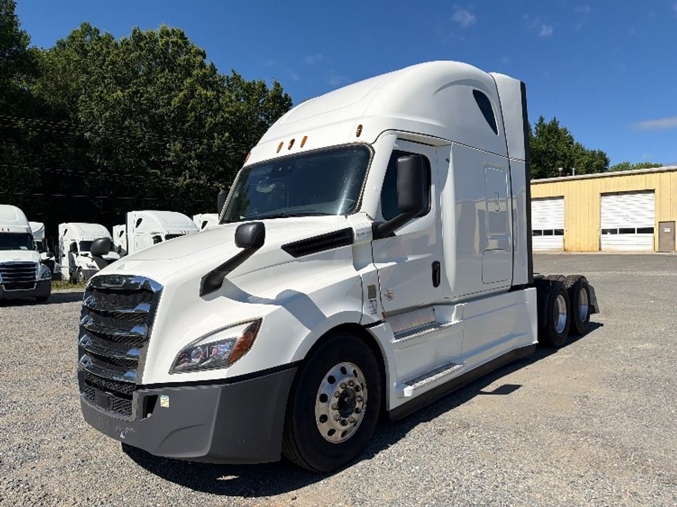 Sleeper Tractor-Heavy Duty Tractors-Freightliner-2022-T12664ST-Charlotte-NC-495,014\n\t\tmiles-$ 76,250 - Image 3