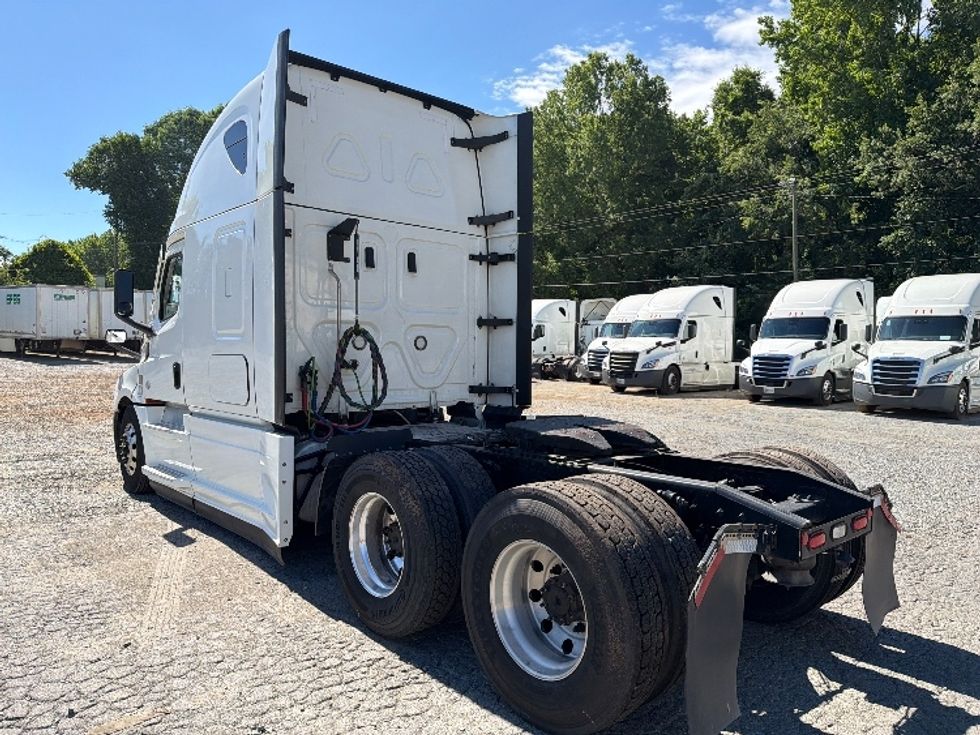 Sleeper Tractor-Heavy Duty Tractors-Freightliner-2022-T12664ST-Charlotte-NC-495,014\n\t\tmiles-$ 76,250 - Image 5