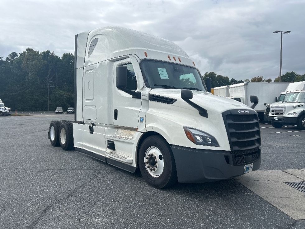 Sleeper Tractor-Heavy Duty Tractors-Freightliner-2022-T12664ST-Charlotte-NC-495,412\n\t\tmiles-$ 71,250 - Image 1