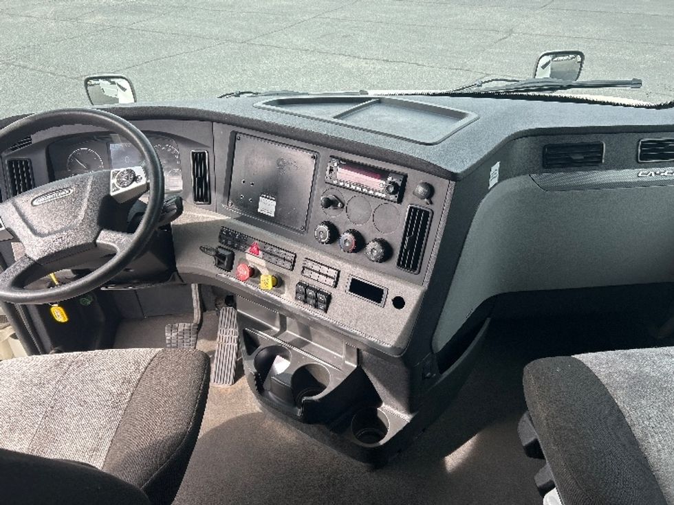 Sleeper Tractor-Heavy Duty Tractors-Freightliner-2022-T12664ST-Charlotte-NC-495,412\n\t\tmiles-$ 71,250 - Image 12