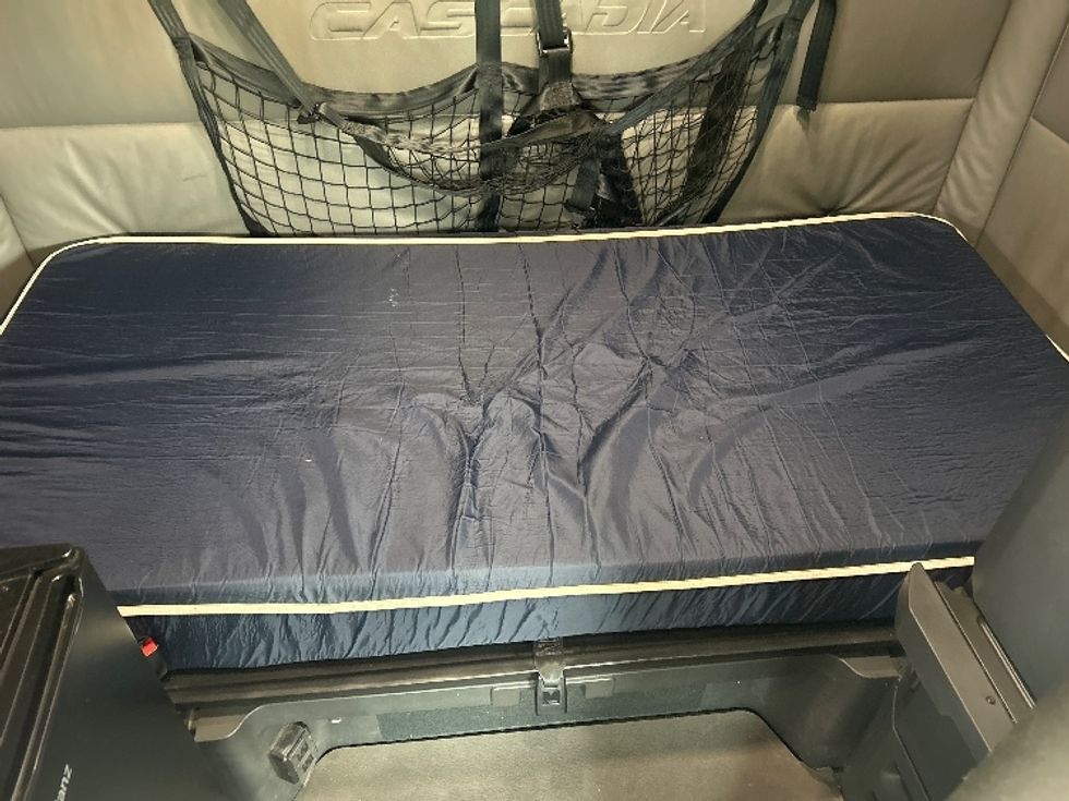 Sleeper Tractor-Heavy Duty Tractors-Freightliner-2022-T12664ST-Charlotte-NC-495,412\n\t\tmiles-$ 71,250 - Image 17