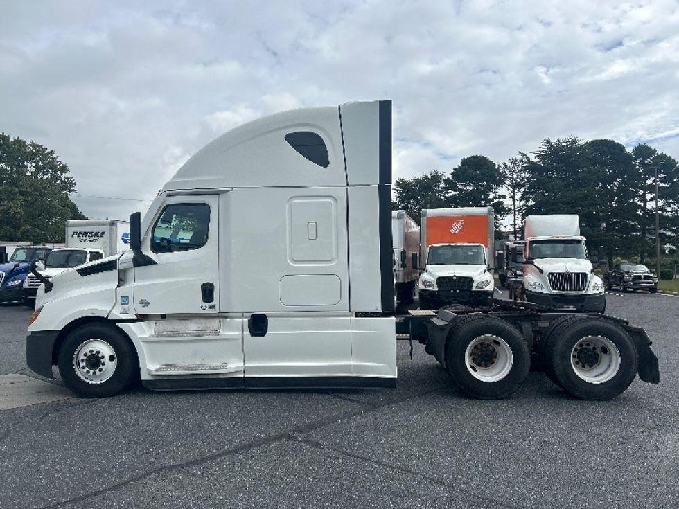 Sleeper Tractor-Heavy Duty Tractors-Freightliner-2022-T12664ST-Charlotte-NC-495,412\n\t\tmiles-$ 71,250 - Image 4