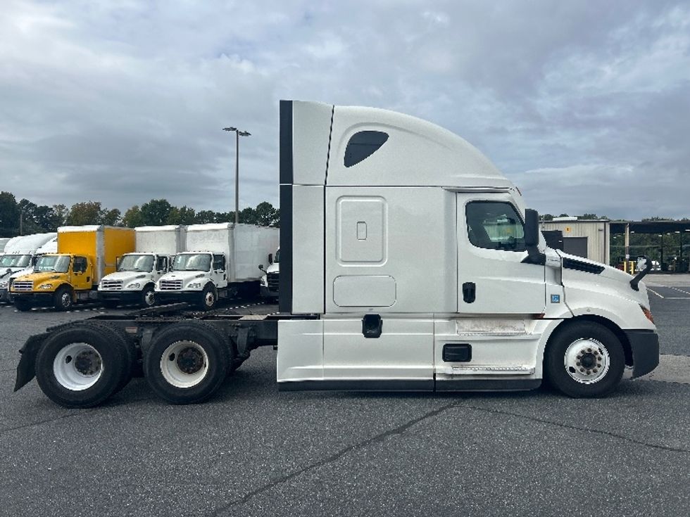 Sleeper Tractor-Heavy Duty Tractors-Freightliner-2022-T12664ST-Charlotte-NC-495,412\n\t\tmiles-$ 71,250 - Image 8