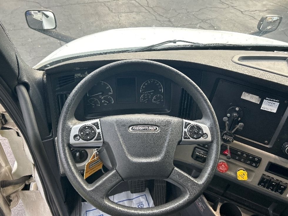 Sleeper Tractor-Heavy Duty Tractors-Freightliner-2022-T12664ST-Charlotte-NC-588,667\n\t\tmiles-$ 60,250 - Image 10