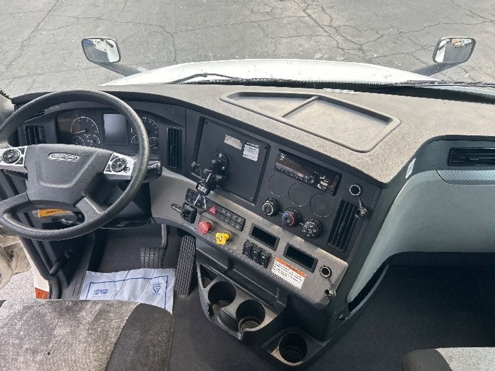 Sleeper Tractor-Heavy Duty Tractors-Freightliner-2022-T12664ST-Charlotte-NC-588,667\n\t\tmiles-$ 60,250 - Image 11
