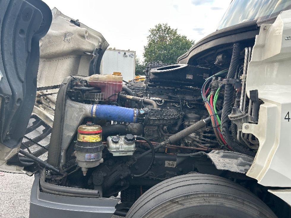 Sleeper Tractor-Heavy Duty Tractors-Freightliner-2022-T12664ST-Charlotte-NC-588,667\n\t\tmiles-$ 60,250 - Image 20