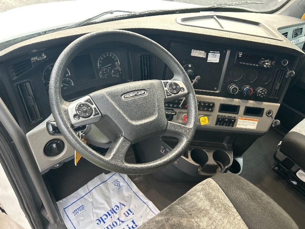 Sleeper Tractor-Heavy Duty Tractors-Freightliner-2022-T12664ST-Charlotte-NC-588,667\n\t\tmiles-$ 60,250 - Image 9