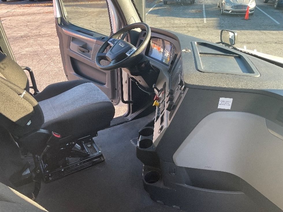 Sleeper Tractor-Heavy Duty Tractors-Freightliner-2022-T12664ST-Chattanooga-TN-266,623\n\t\tmiles-$ 95,000 - Image 15