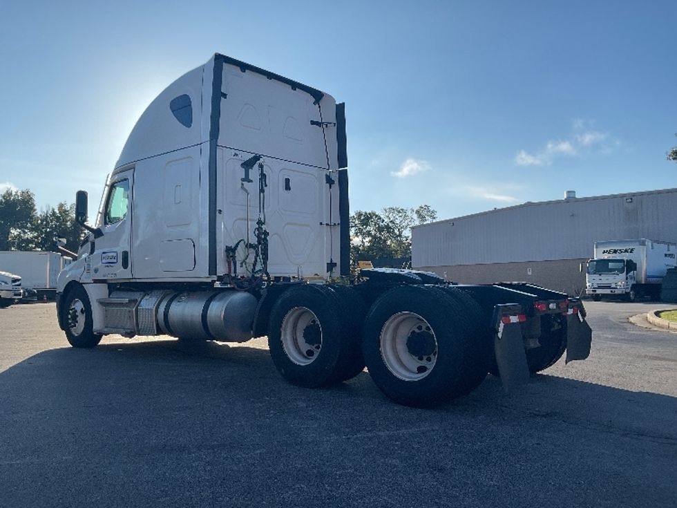 Sleeper Tractor-Heavy Duty Tractors-Freightliner-2022-T12664ST-Chattanooga-TN-266,623\n\t\tmiles-$ 95,000 - Image 5