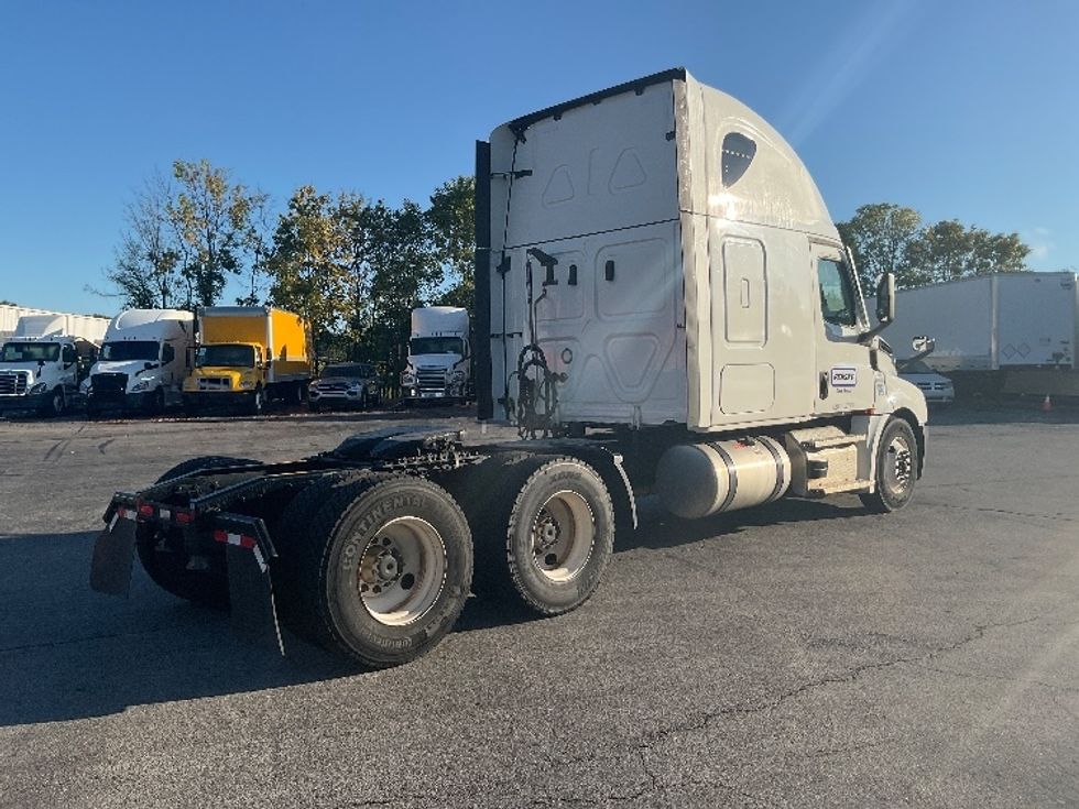 Sleeper Tractor-Heavy Duty Tractors-Freightliner-2022-T12664ST-Chattanooga-TN-266,623\n\t\tmiles-$ 95,000 - Image 7