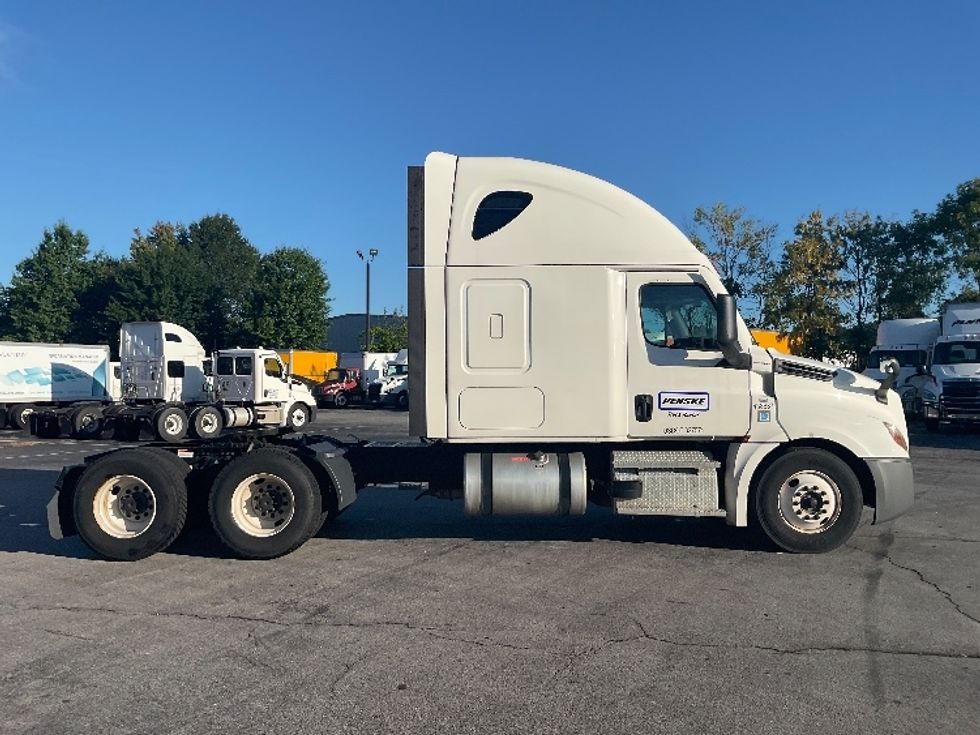 Sleeper Tractor-Heavy Duty Tractors-Freightliner-2022-T12664ST-Chattanooga-TN-266,623\n\t\tmiles-$ 95,000 - Image 8