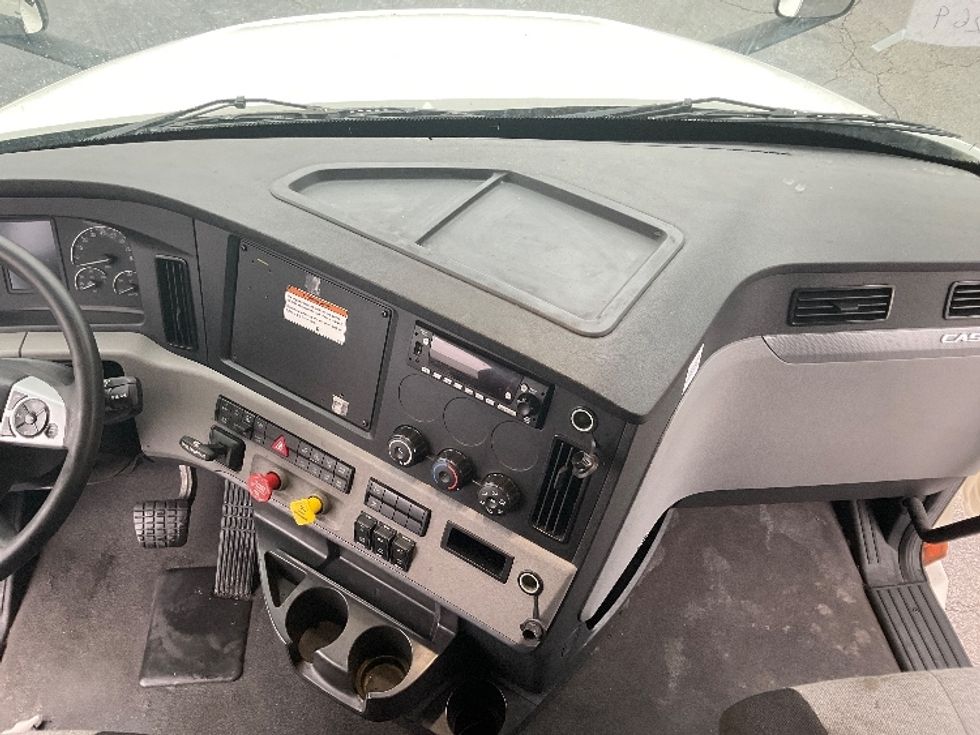 Sleeper Tractor-Heavy Duty Tractors-Freightliner-2022-T12664ST-Chattanooga-TN-289,437\n\t\tmiles-$ 89,000 - Image 12