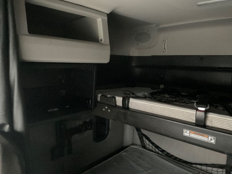 Sleeper Tractor-Heavy Duty Tractors-Freightliner-2022-T12664ST-Chattanooga-TN-289,437\n\t\tmiles-$ 89,000 - Image 18