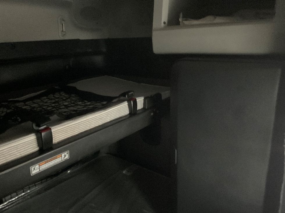 Sleeper Tractor-Heavy Duty Tractors-Freightliner-2022-T12664ST-Chattanooga-TN-289,437\n\t\tmiles-$ 89,000 - Image 19