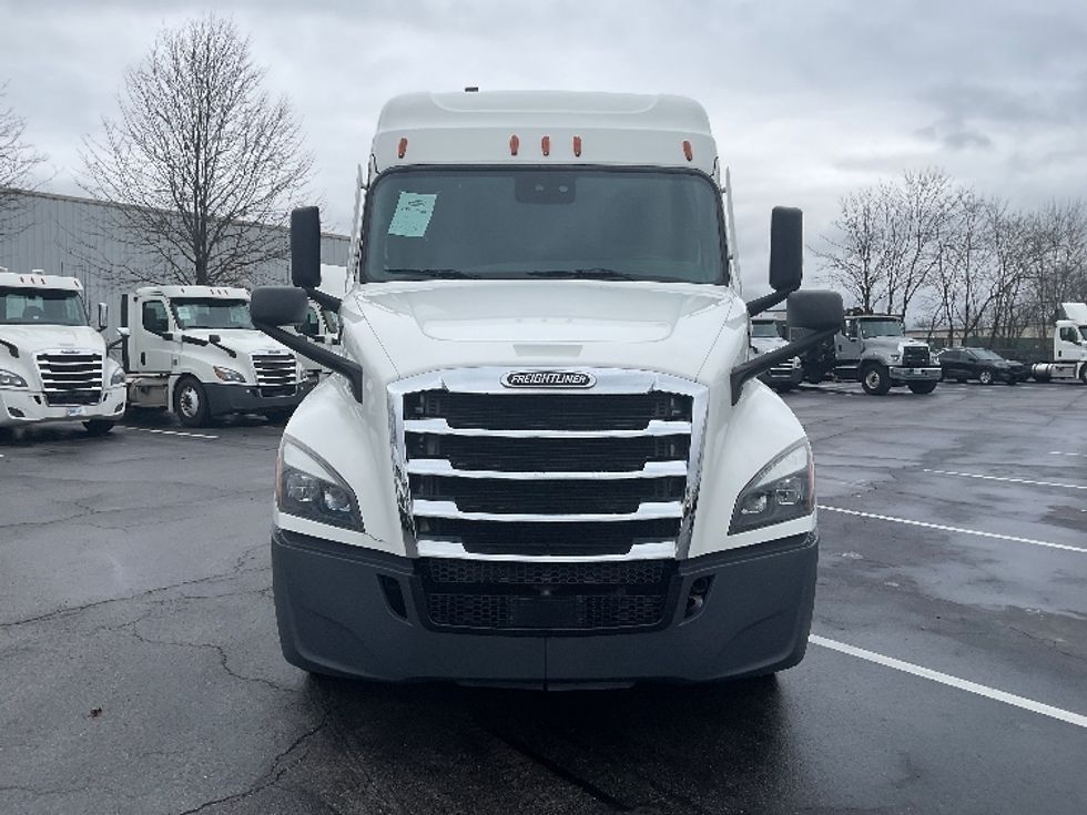 Sleeper Tractor-Heavy Duty Tractors-Freightliner-2022-T12664ST-Chattanooga-TN-289,437\n\t\tmiles-$ 89,000 - Image 2