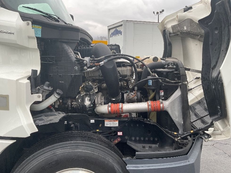 Sleeper Tractor-Heavy Duty Tractors-Freightliner-2022-T12664ST-Chattanooga-TN-289,437\n\t\tmiles-$ 89,000 - Image 20