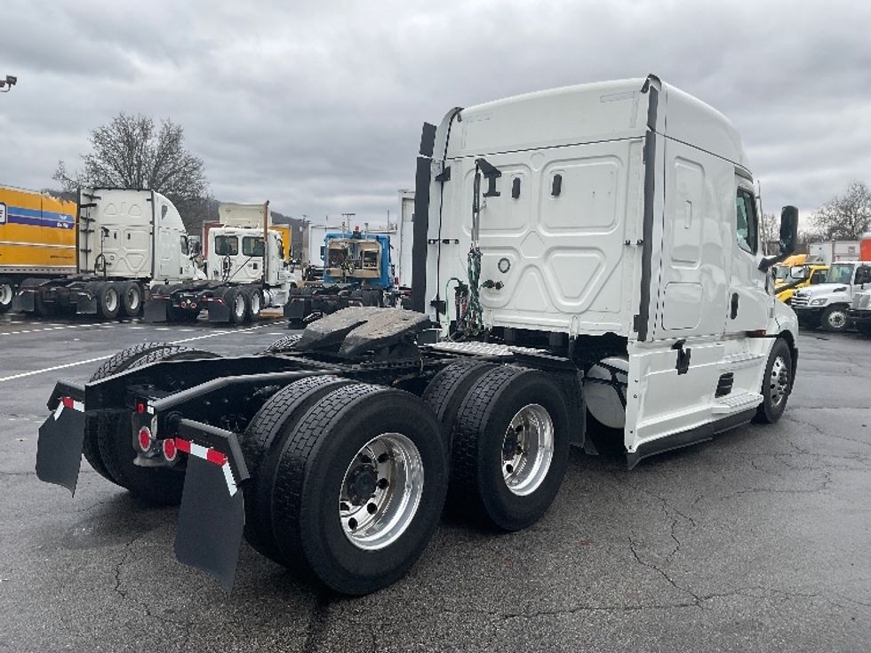 Sleeper Tractor-Heavy Duty Tractors-Freightliner-2022-T12664ST-Chattanooga-TN-289,437\n\t\tmiles-$ 89,000 - Image 7