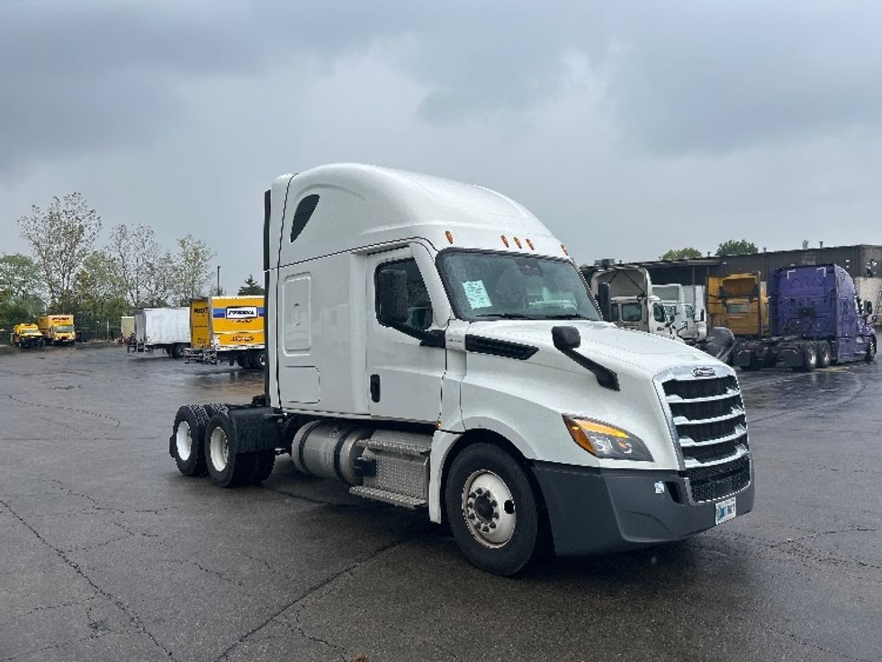 Sleeper Tractor-Heavy Duty Tractors-Freightliner-2022-T12664ST-Chattanooga-TN-310,781\n\t\tmiles-$ 90,250 - Image 1
