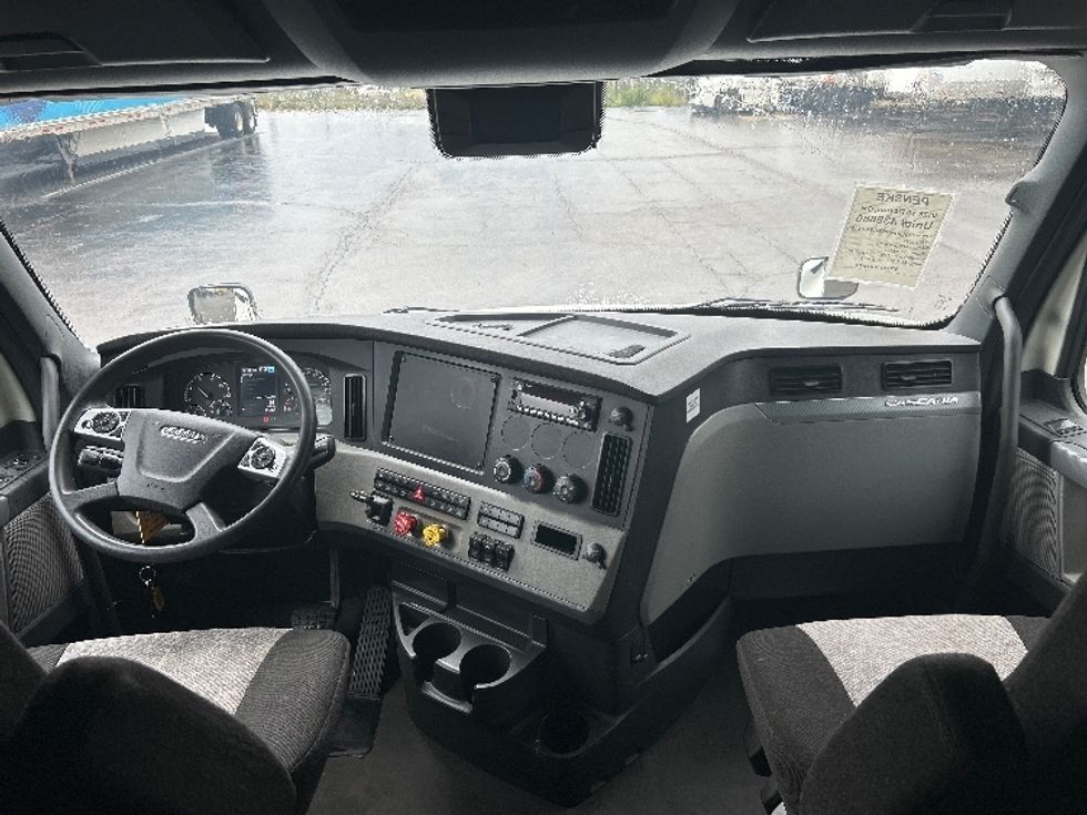 Sleeper Tractor-Heavy Duty Tractors-Freightliner-2022-T12664ST-Chattanooga-TN-310,781\n\t\tmiles-$ 90,250 - Image 12