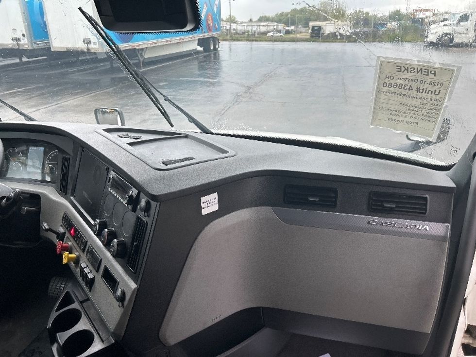 Sleeper Tractor-Heavy Duty Tractors-Freightliner-2022-T12664ST-Chattanooga-TN-310,781\n\t\tmiles-$ 90,250 - Image 14