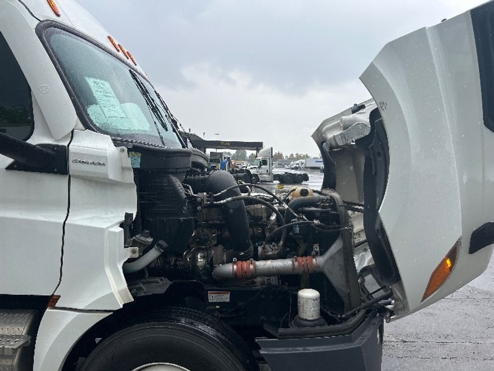 Sleeper Tractor-Heavy Duty Tractors-Freightliner-2022-T12664ST-Chattanooga-TN-310,781\n\t\tmiles-$ 90,250 - Image 20