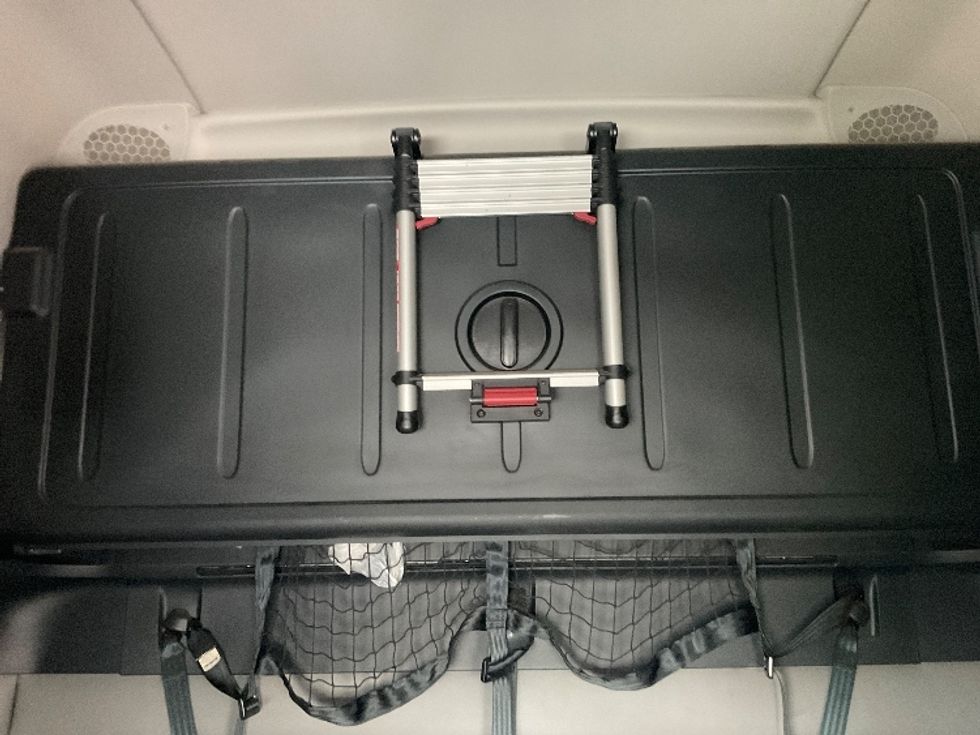 Sleeper Tractor-Heavy Duty Tractors-Freightliner-2022-T12664ST-Chattanooga-TN-310,781\n\t\tmiles-$ 90,250 - Image 23