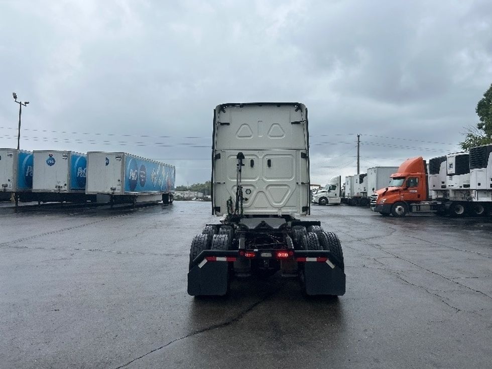 Sleeper Tractor-Heavy Duty Tractors-Freightliner-2022-T12664ST-Chattanooga-TN-310,781\n\t\tmiles-$ 90,250 - Image 6