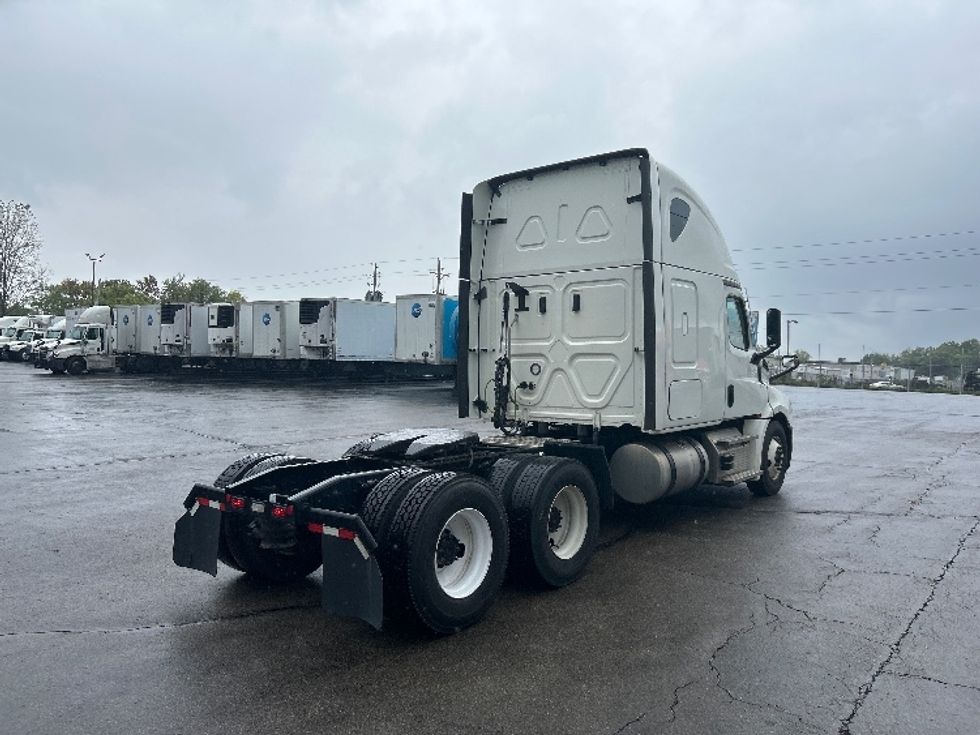 Sleeper Tractor-Heavy Duty Tractors-Freightliner-2022-T12664ST-Chattanooga-TN-310,781\n\t\tmiles-$ 90,250 - Image 7