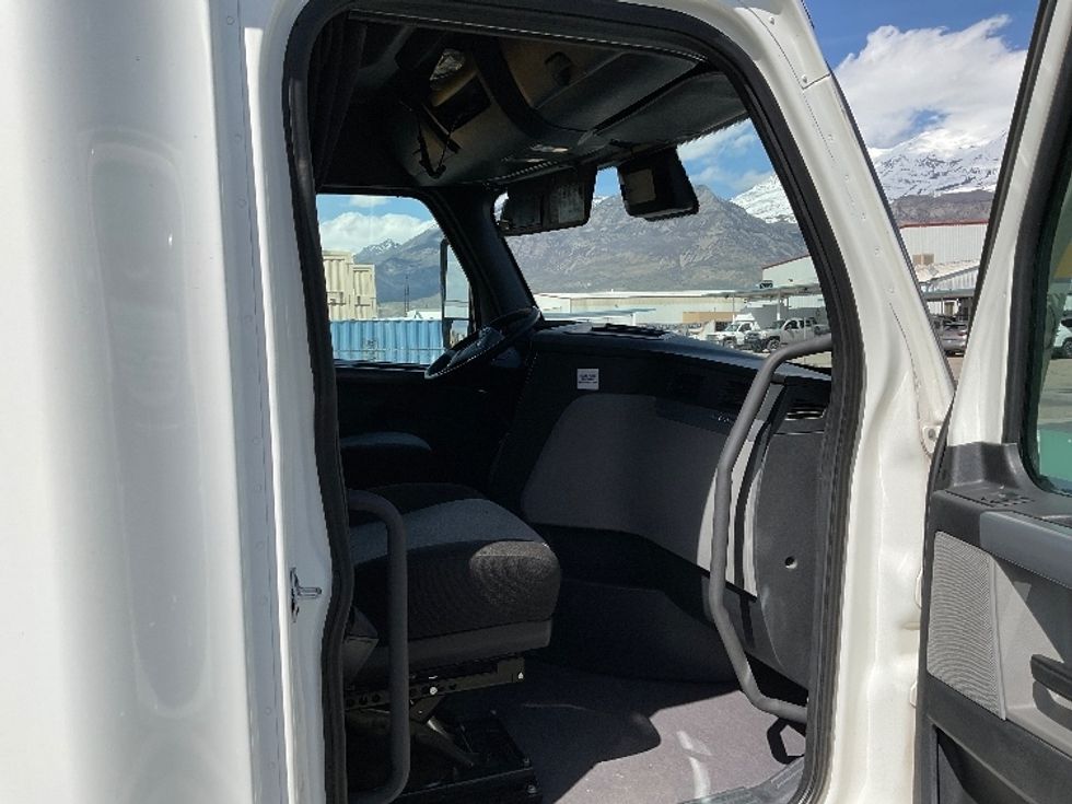 Sleeper Tractor-Heavy Duty Tractors-Freightliner-2022-T12664ST-Chattanooga-TN-575,085\n\t\tmiles-$ 67,250 - Image 13