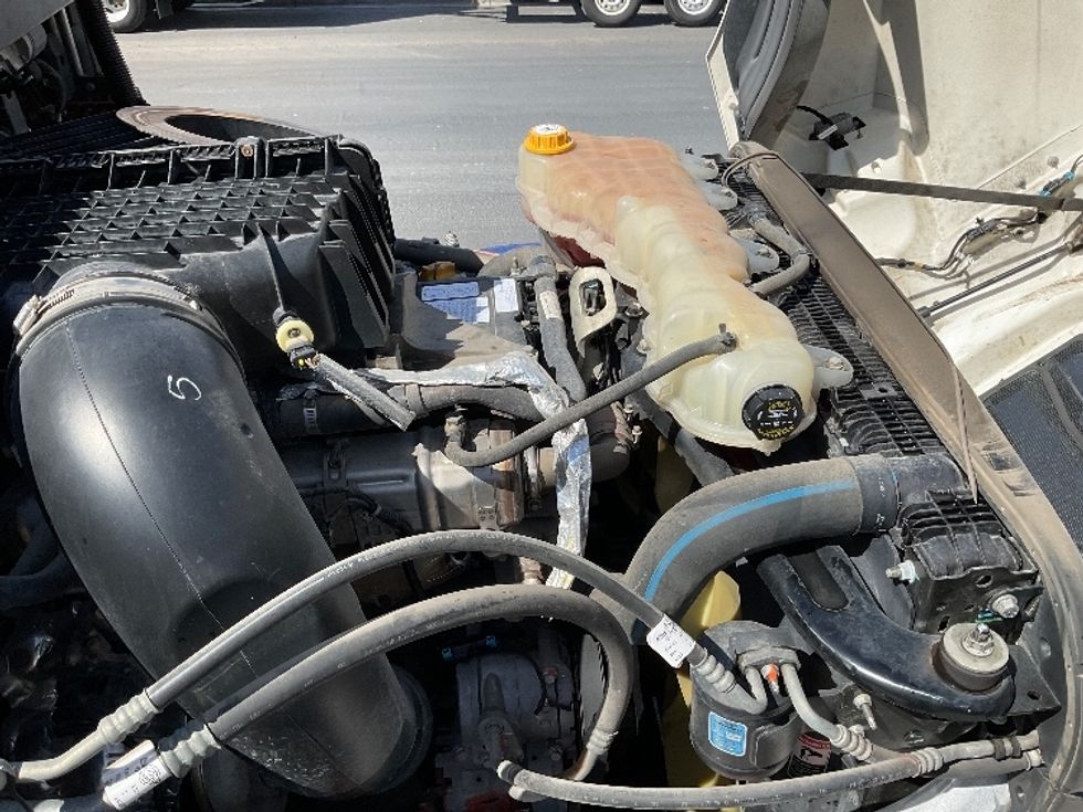 Sleeper Tractor-Heavy Duty Tractors-Freightliner-2022-T12664ST-Chattanooga-TN-575,085\n\t\tmiles-$ 67,250 - Image 20