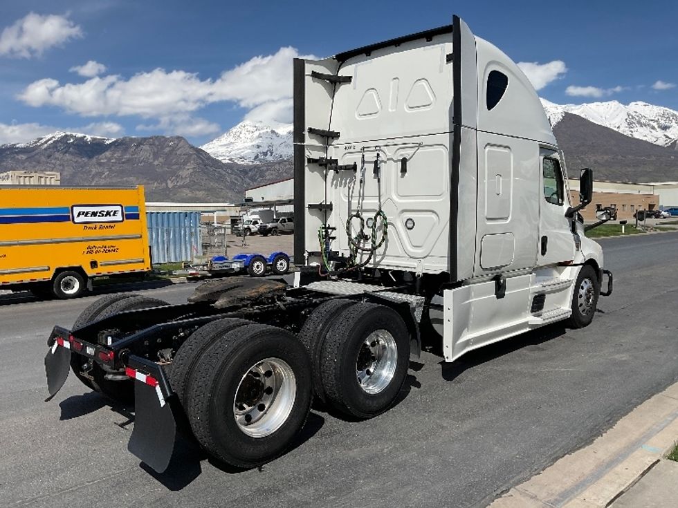 Sleeper Tractor-Heavy Duty Tractors-Freightliner-2022-T12664ST-Chattanooga-TN-575,085\n\t\tmiles-$ 67,250 - Image 7