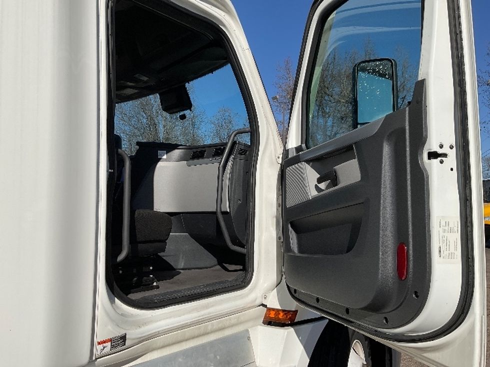 Sleeper Tractor-Heavy Duty Tractors-Freightliner-2022-T12664ST-Chattanooga-TN-594,446\n\t\tmiles-$ 72,250 - Image 13