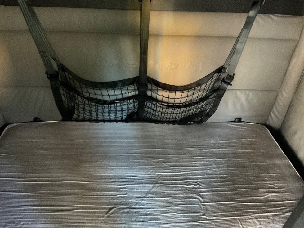 Sleeper Tractor-Heavy Duty Tractors-Freightliner-2022-T12664ST-Chattanooga-TN-594,446\n\t\tmiles-$ 72,250 - Image 17