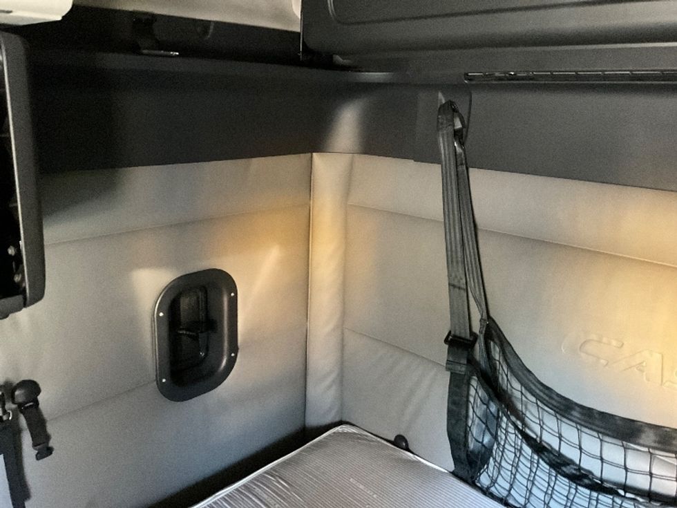 Sleeper Tractor-Heavy Duty Tractors-Freightliner-2022-T12664ST-Chattanooga-TN-594,446\n\t\tmiles-$ 72,250 - Image 19