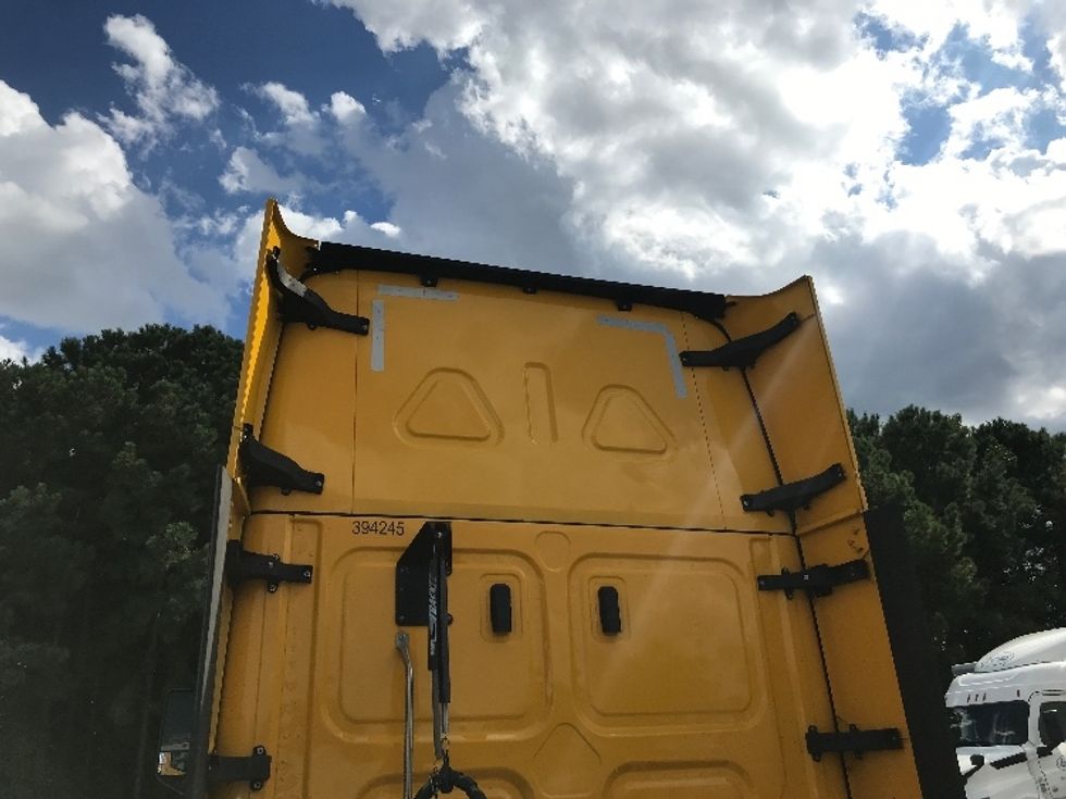 Sleeper Tractor-Heavy Duty Tractors-Freightliner-2022-T12664ST-Chesapeake-VA-432,132\n\t\tmiles-$ 73,000 - Image 23