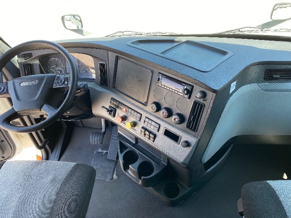 Sleeper Tractor-Heavy Duty Tractors-Freightliner-2022-T12664ST-Chester-VA-425,434\n\t\tmiles-$ 82,000 - Image 12