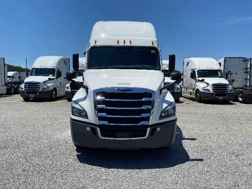 Sleeper Tractor-Heavy Duty Tractors-Freightliner-2022-T12664ST-Chester-VA-425,434\n\t\tmiles-$ 82,000 - Image 2