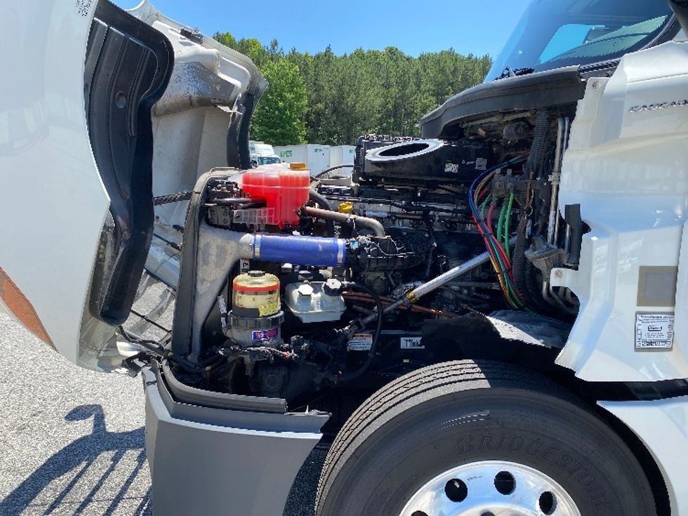 Sleeper Tractor-Heavy Duty Tractors-Freightliner-2022-T12664ST-Chester-VA-425,434\n\t\tmiles-$ 82,000 - Image 21