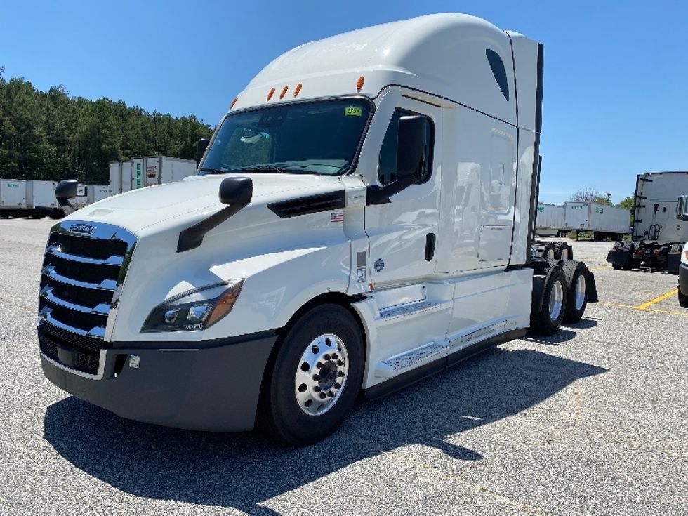 Sleeper Tractor-Heavy Duty Tractors-Freightliner-2022-T12664ST-Chester-VA-425,434\n\t\tmiles-$ 82,000 - Image 3
