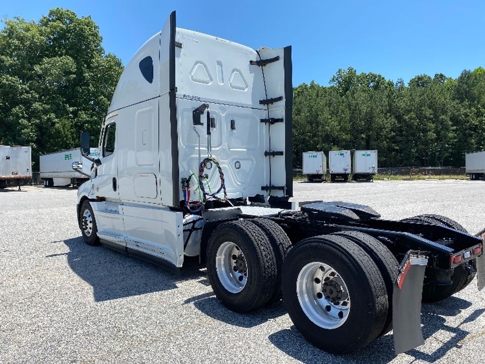 Sleeper Tractor-Heavy Duty Tractors-Freightliner-2022-T12664ST-Chester-VA-425,434\n\t\tmiles-$ 82,000 - Image 5