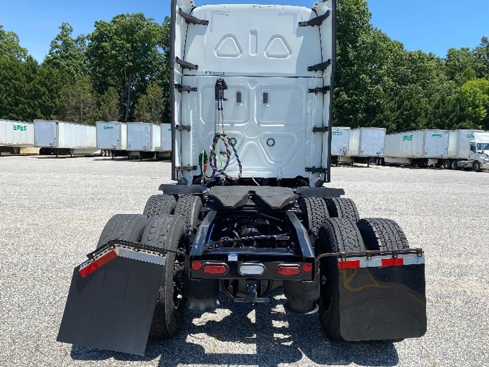 Sleeper Tractor-Heavy Duty Tractors-Freightliner-2022-T12664ST-Chester-VA-425,434\n\t\tmiles-$ 82,000 - Image 6