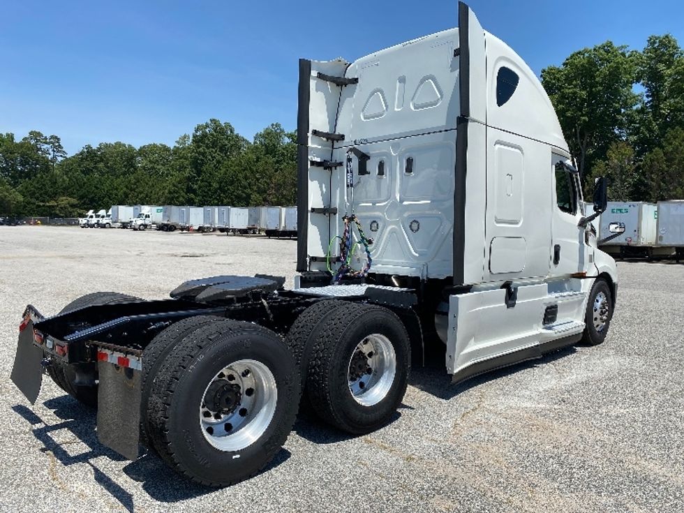 Sleeper Tractor-Heavy Duty Tractors-Freightliner-2022-T12664ST-Chester-VA-425,434\n\t\tmiles-$ 82,000 - Image 7