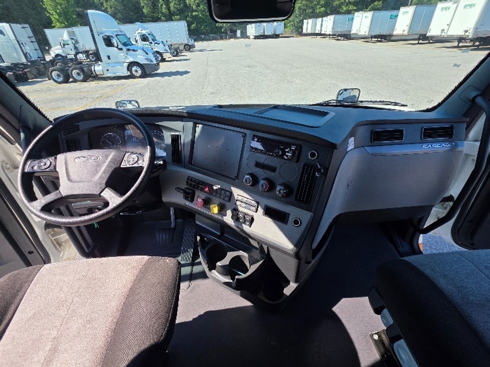 Sleeper Tractor-Heavy Duty Tractors-Freightliner-2022-T12664ST-Chester-VA-443,205\n\t\tmiles-$ 85,750 - Image 12