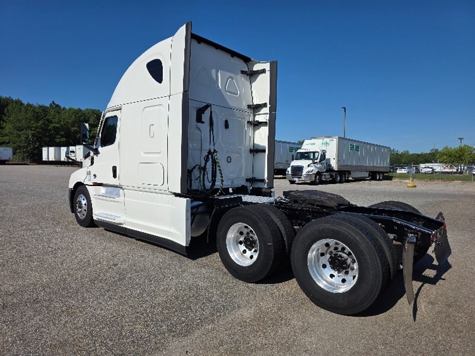 Sleeper Tractor-Heavy Duty Tractors-Freightliner-2022-T12664ST-Chester-VA-443,205\n\t\tmiles-$ 85,750 - Image 5