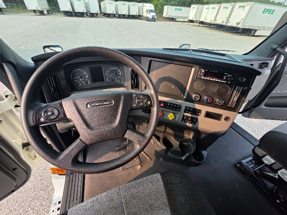 Sleeper Tractor-Heavy Duty Tractors-Freightliner-2022-T12664ST-Chester-VA-491,002\n\t\tmiles-$ 80,000 - Image 11