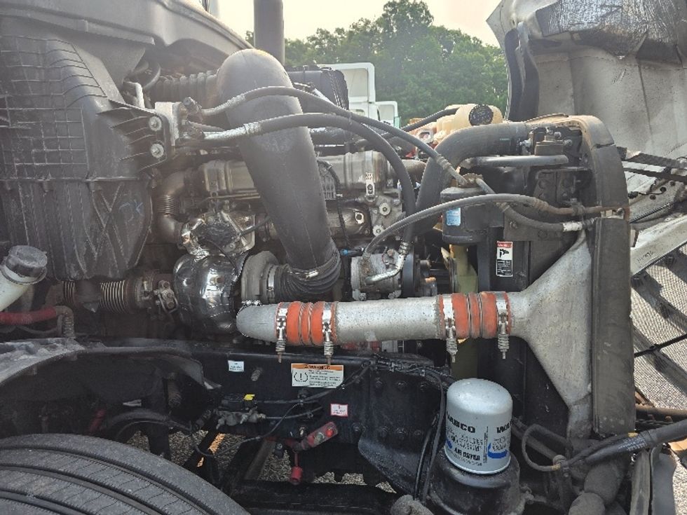 Sleeper Tractor-Heavy Duty Tractors-Freightliner-2022-T12664ST-Chester-VA-491,002\n\t\tmiles-$ 80,000 - Image 20