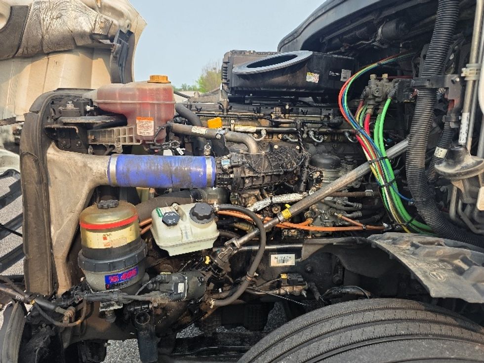 Sleeper Tractor-Heavy Duty Tractors-Freightliner-2022-T12664ST-Chester-VA-491,002\n\t\tmiles-$ 80,000 - Image 21