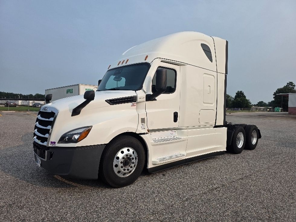 Sleeper Tractor-Heavy Duty Tractors-Freightliner-2022-T12664ST-Chester-VA-491,002\n\t\tmiles-$ 80,000 - Image 3