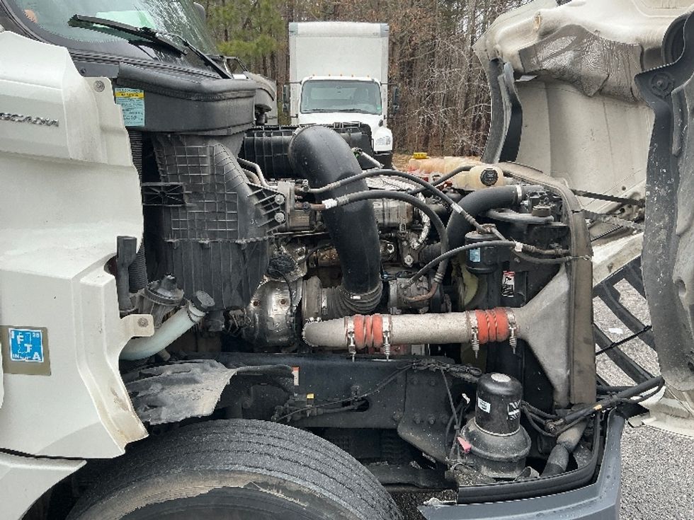 Sleeper Tractor-Heavy Duty Tractors-Freightliner-2022-T12664ST-Chester-VA-696,386\n\t\tmiles-$ 47,750 - Image 20